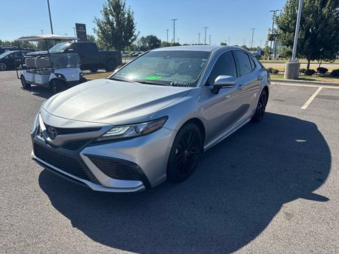 Used 2023 Toyota Camry XSE FWD image 7