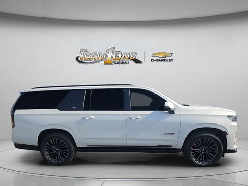 Used 2023 Cadillac Escalade ESV V AWD/4WD image 9