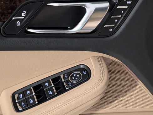 New 2026 Porsche Macan image 21