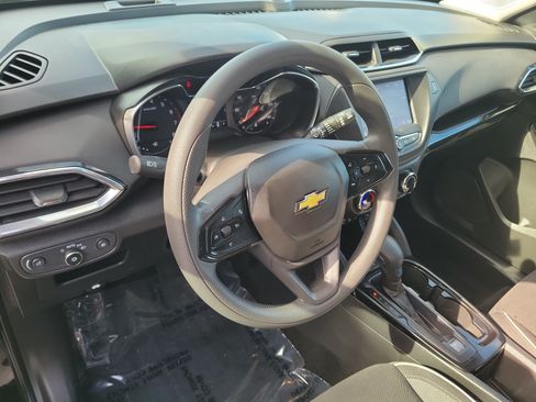 Used 2021 Chevrolet TrailBlazer LT FWD image 9