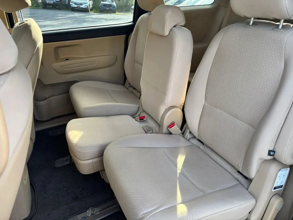 Used 2018 Kia Sedona LX FWD image 13