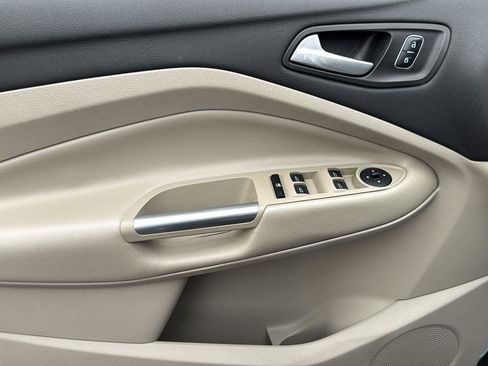 Used 2017 Ford Escape SE image 8