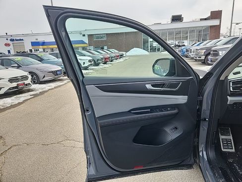 New 2026 Volkswagen Atlas Peak Edition image 11