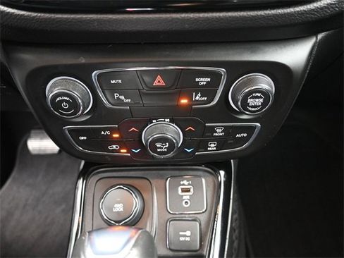 Used 2021 Jeep Compass Limited image 3