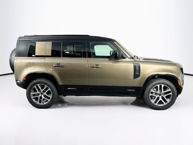 New 2026 Land Rover Defender 110 X-Dynamic SE AWD/4WD image 4