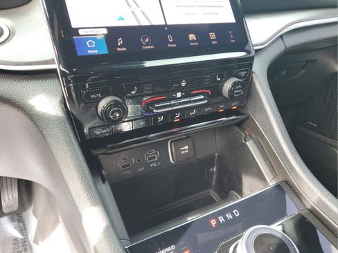 Certified 2024 Jeep Grand Cherokee Limited w/ Black Appearance Package image 16