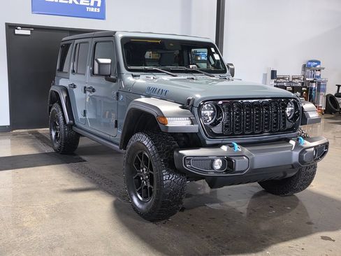 Used 2024 Jeep Wrangler Unlimited AWD/4WD image 3