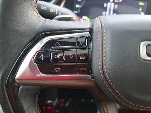 Used 2022 Jeep Grand Cherokee Summit AWD/4WD image 17