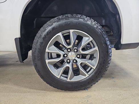 Used 2024 Chevrolet Silverado 1500 LT AWD/4WD image 38