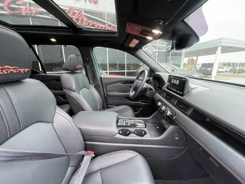Used 2023 Honda Pilot TrailSport image 4