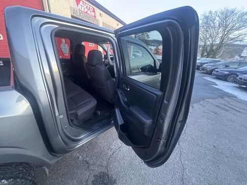 Used 2022 Nissan Frontier SV image 17