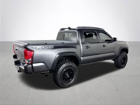 Used 2017 Toyota Tacoma TRD Off-Road w/ Tow Package (A/T) image 6
