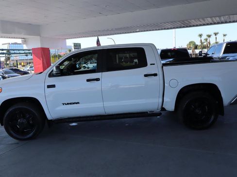 Used 2017 Toyota Tundra SR5 w/ SR5 Upgrade Package AWD/4WD image 11