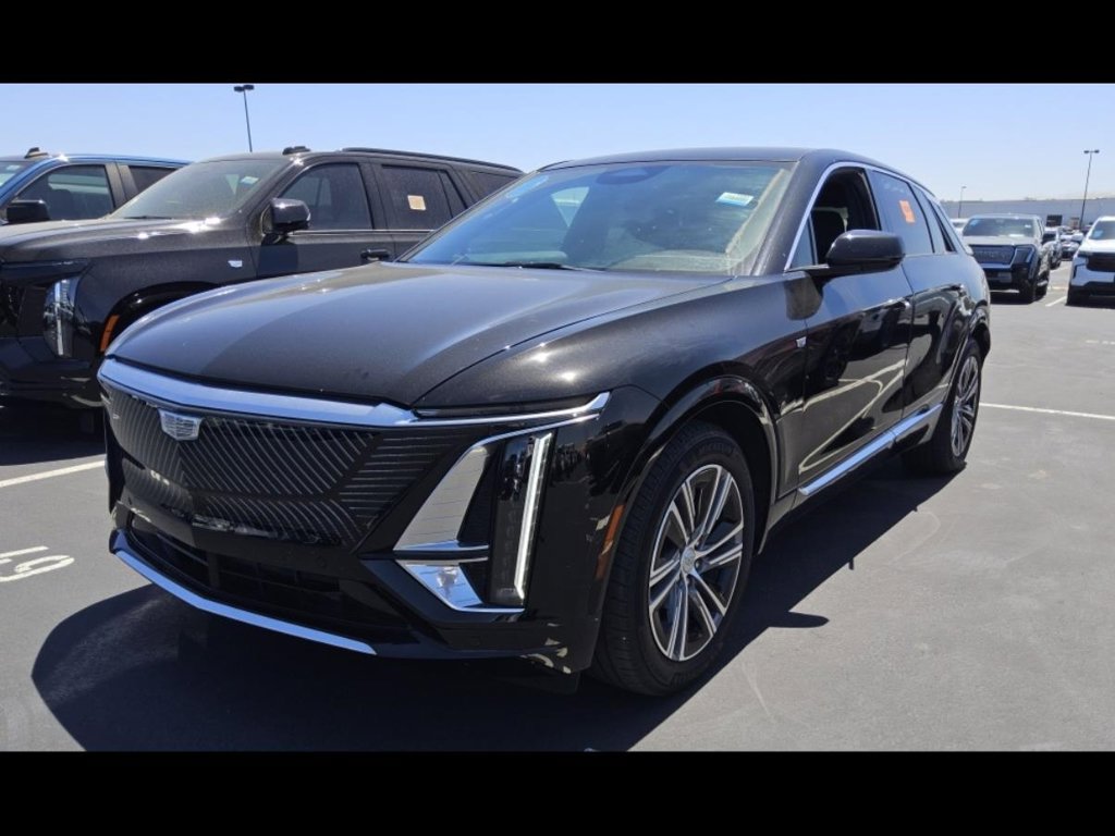 Used 2024 Cadillac Lyriq Luxury RWD image 3