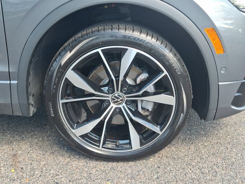 Certified 2024 Volkswagen Tiguan SEL R-Line AWD/4WD image 8