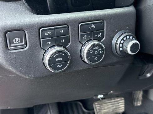 Used 2023 GMC Sierra 1500 Elevation w/ X31 Off-Road Package AWD/4WD image 10