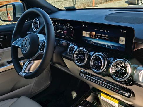 New 2026 Mercedes-Benz GLB 250 image 10