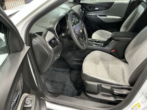 Used 2020 Chevrolet Equinox LS image 3