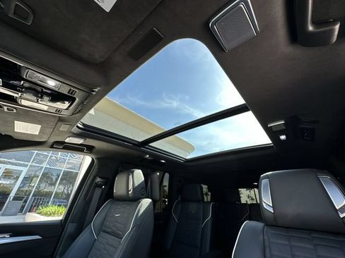 Certified 2026 Cadillac Escalade Platinum Sport w/ LPO, ONYX Package AWD/4WD image 30