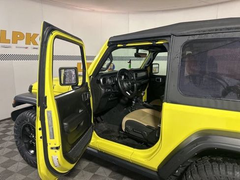 Used 2022 Jeep Wrangler Sport AWD/4WD image 9