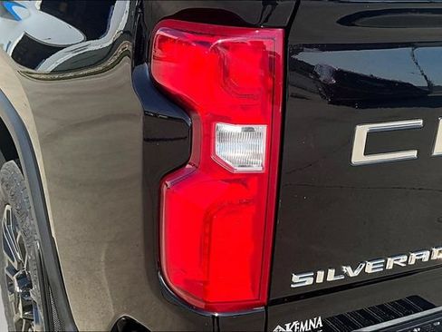 Used 2024 Chevrolet Silverado 2500 High Country w/ High Country Premium Package AWD/4WD image 24