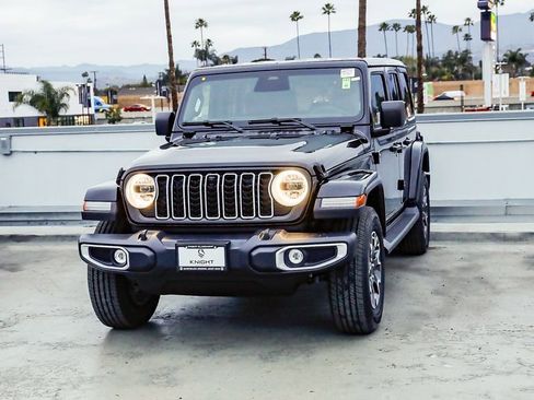New 2026 Jeep Wrangler Unlimited Sahara AWD/4WD image 4