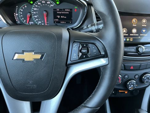 Used 2018 Chevrolet Trax LT w/ LT Convenience Package image 13