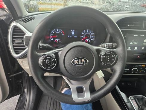 Used 2020 Kia Soul LX image 16