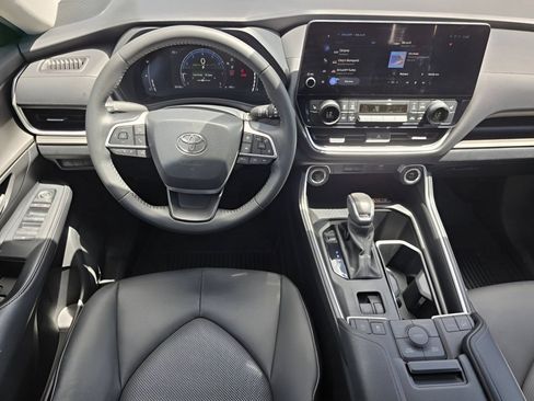 Used 2024 Toyota Grand Highlander AWD image 29