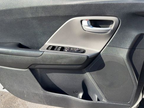 Used 2020 Kia Niro LX image 13