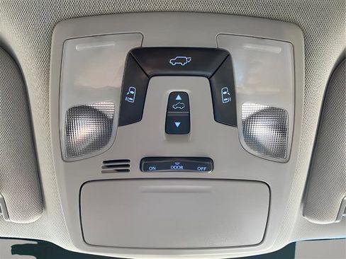 Used 2015 Toyota Sienna XLE w/ XLE Navigation Package AWD/4WD image 17