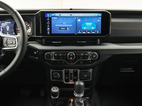 Used 2024 Jeep Wrangler Sahara image 36