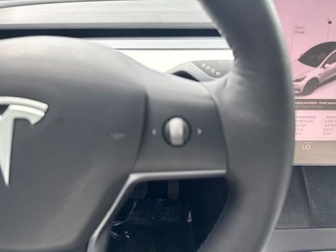 Used 2021 Tesla Model Y Long Range AWD/4WD image 17
