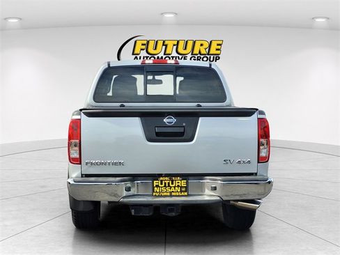 Used 2016 Nissan Frontier SV image 8