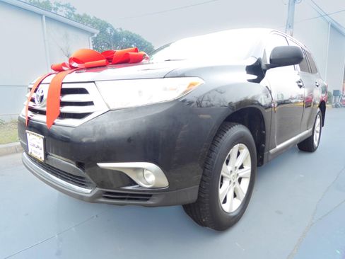 Used 2011 Toyota Highlander 4WD w/ Tech Pkg image 5