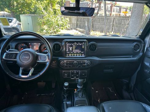 Used 2020 Jeep Gladiator Overland AWD/4WD image 29