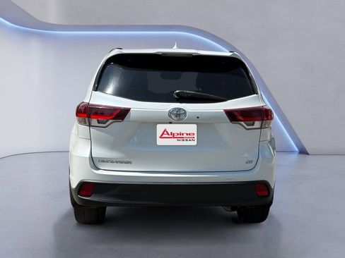 Used 2019 Toyota Highlander SE FWD image 4