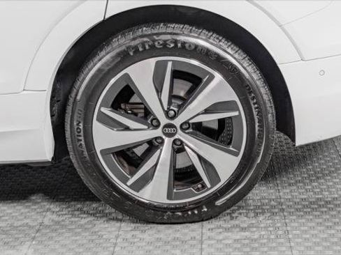 Used 2024 Audi Q8 e-tron Premium Plus w/ Premium Plus Package AWD/4WD image 33