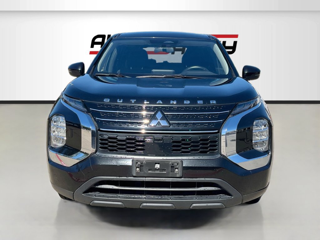 Used 2024 Mitsubishi Outlander ES AWD/4WD image 2