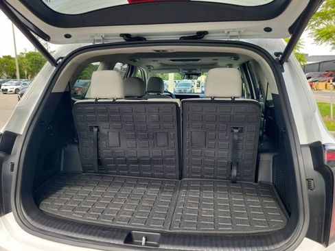 Used 2023 Kia Telluride EX w/ EX Captain's Chair Package AWD/4WD image 10