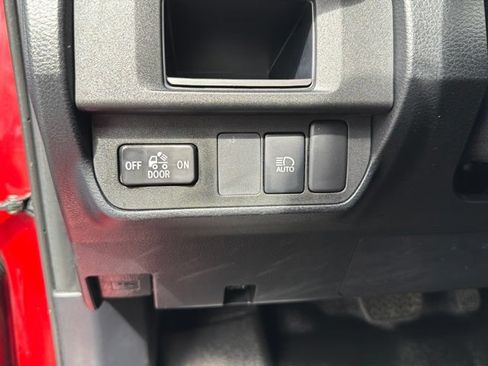 Used 2019 Toyota Tacoma SR5 AWD/4WD image 13