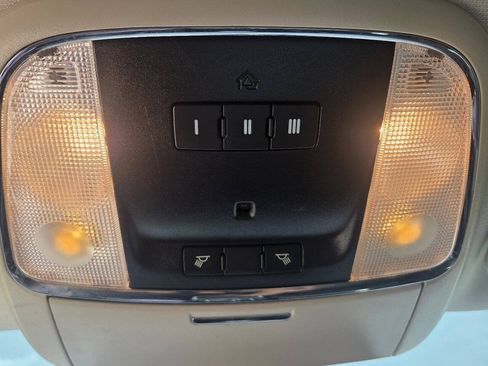 Used 2019 Chrysler 300 Limited RWD image 11