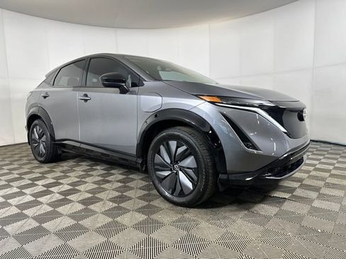 Used 2023 Nissan Ariya AWD image 2