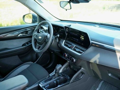 Used 2025 Chevrolet TrailBlazer LS w/ LS Convenience Package image 15