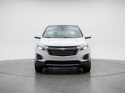 Used 2025 Chevrolet Equinox LT FWD image 2