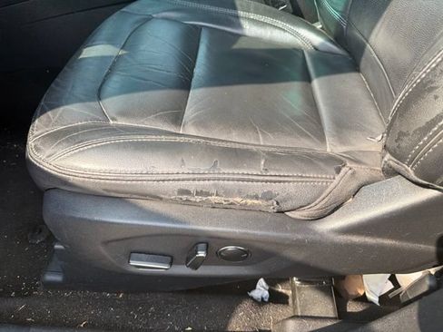 Used 2017 Ford Explorer XLT w/ Equipment Group 202A FWD image 10