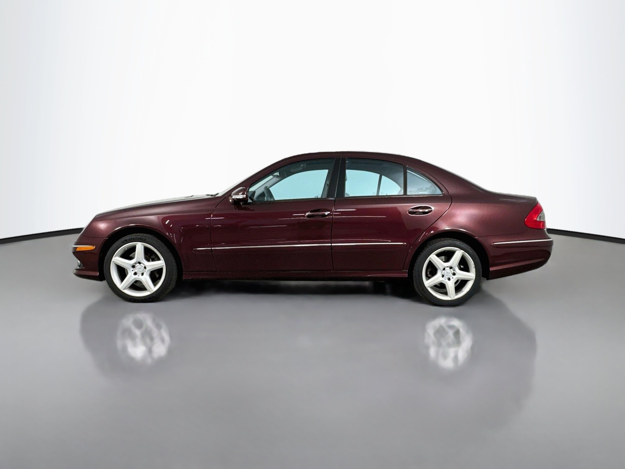 Used 2009 Mercedes-Benz E 350 4MATIC Sedan image 4