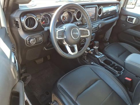 Used 2023 Jeep Gladiator Overland w/ Cold Weather Group image 14