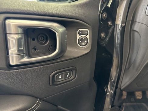 Used 2019 Jeep Wrangler Unlimited Sahara AWD/4WD image 20