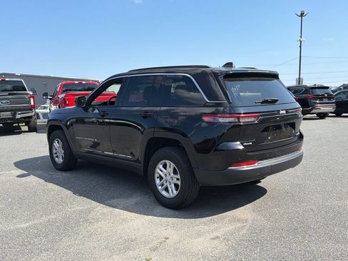 Used 2024 Jeep Grand Cherokee Laredo w/ Luxury Tech Group I AWD/4WD image 5